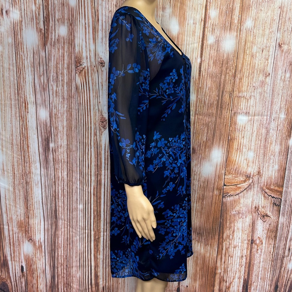 Express‎ Sheer Overlay Dress - Picture 5 of 9